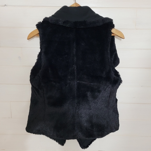 Armani Exchange reversible faux fur vest - Picture 5 of 13